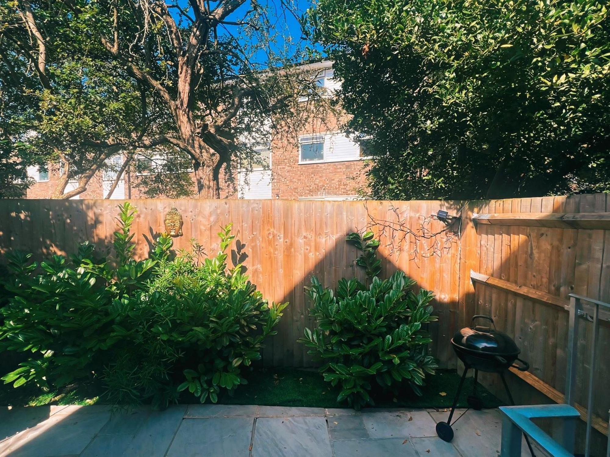 Tropical Room With Private Bathroom And Patio Londres Exterior foto